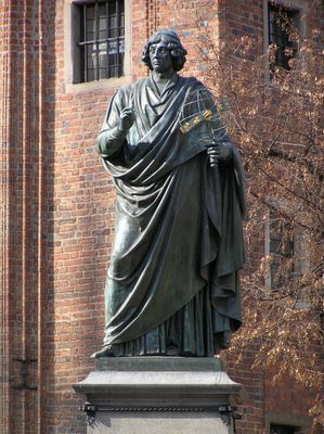 Torun_pomnik_Kopernika_01.jpg