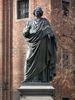 Torun_pomnik_Kopernika_01.jpg