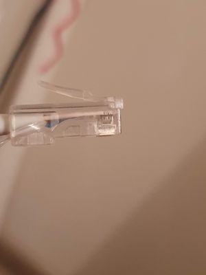 nieprawidłowo zacisniety wtyk - zyly nie dochodza do czola wtyku