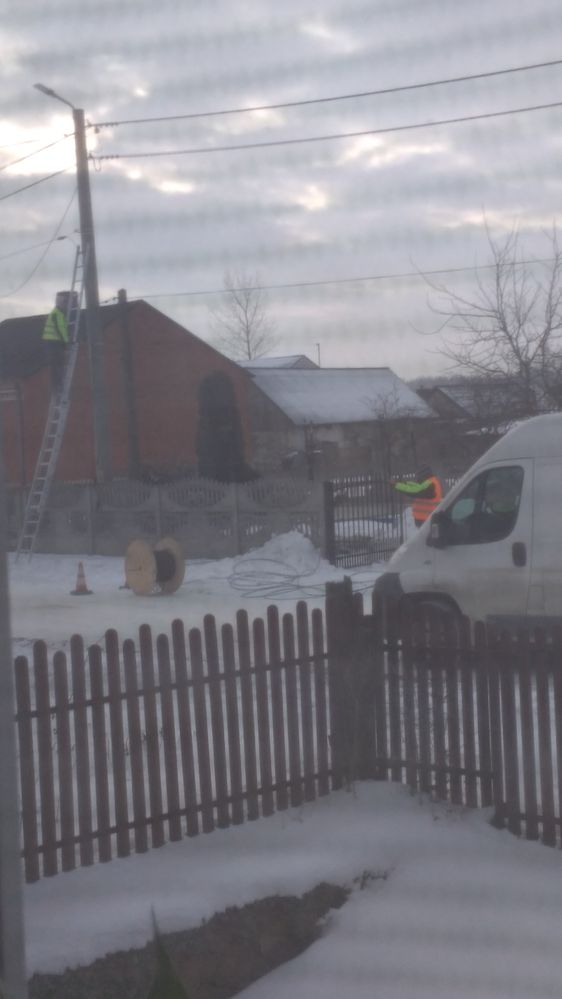 Tu jak rozwieszali kabel