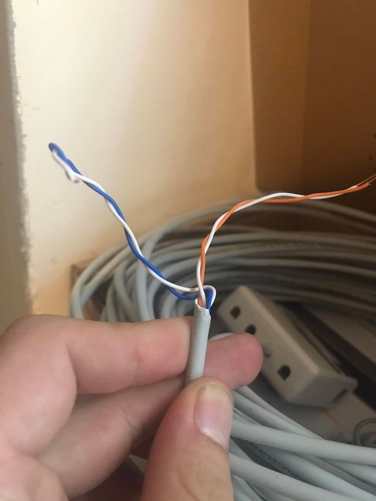 Technik kazał mi podłączyć kabel pomaranczowo i biały (na krótko ) do gniazda telefonicznego