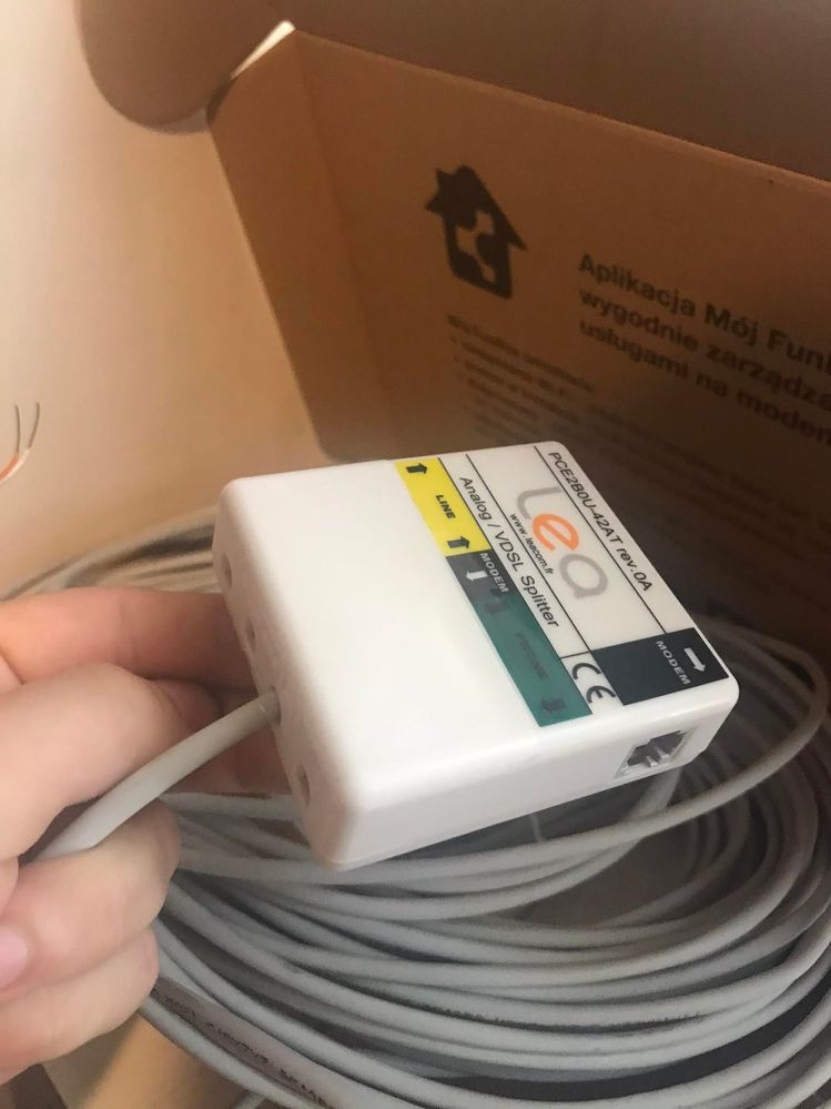 drugi koniec kabla zakończony takim adapterem