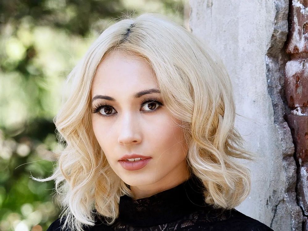 Amanda Rousseau Headshot 2.jpeg