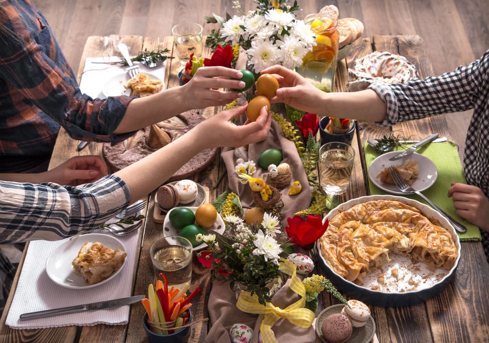 home-holiday-friends-family-festive-table.jpg